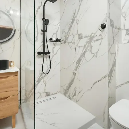 Narutowicza Bright & Comfy Downtown By Renters Apartment Lodz