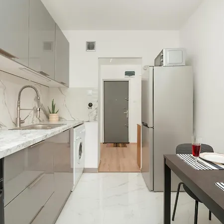 Apartment Narutowicza Bright & Comfy Downtown By Renters Lodz