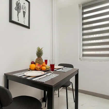 Narutowicza Bright & Comfy Downtown By Renters Lodz (Lodz)