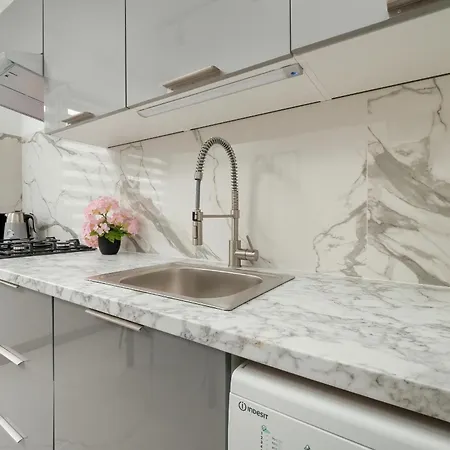 Apartment Narutowicza Bright & Comfy Downtown By Renters Lodz